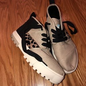 TOMS cheetah pattern sneakers